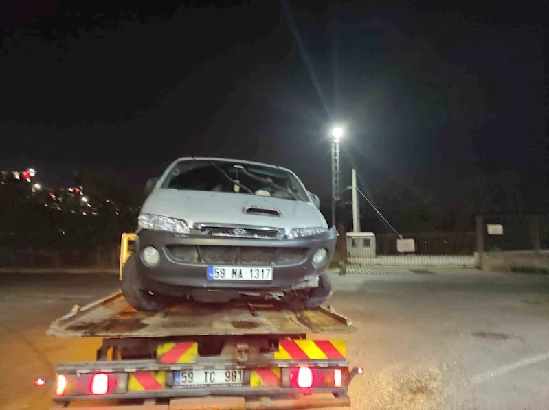 UYGULAMADAN KAÇAN ARAÇTAN KAÇAK GÖÇMEN ÇIKTI