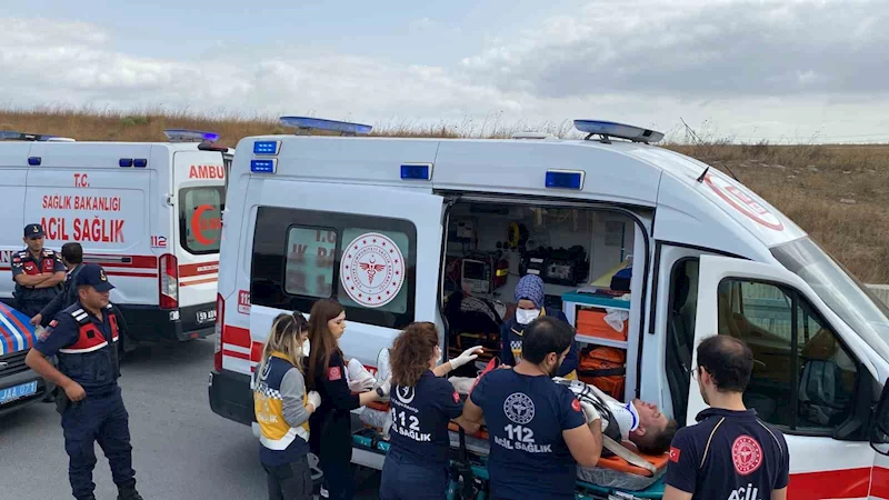 TİCARİ TAKSİ İLE TIR ÇARPIŞTI: 3 YARALI