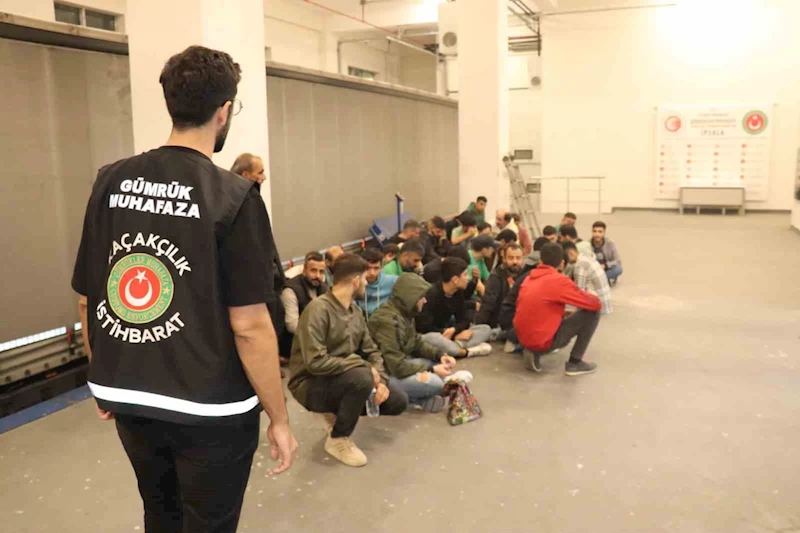 TIR’DAN 60 KAÇAK GÖÇMEN ÇIKTI