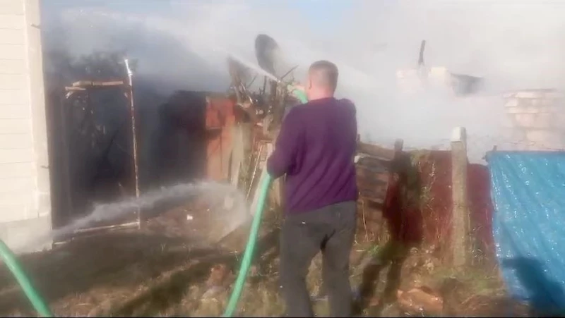 OTLARI YAKAYIM DERKEN BAĞ EVİNİ YAKTI