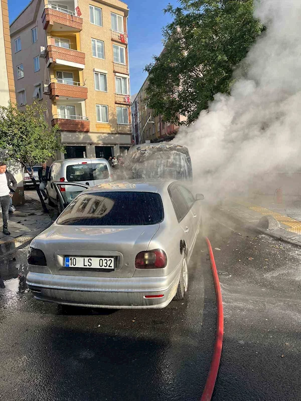 HAREKET HALİNDEKİ OTOMOBİL BİR ANDA YANDI