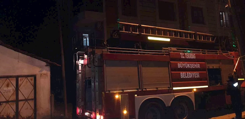 AĞACA TAKILAN DRONUN İMDADINA İTFAİYE YETİŞTİ