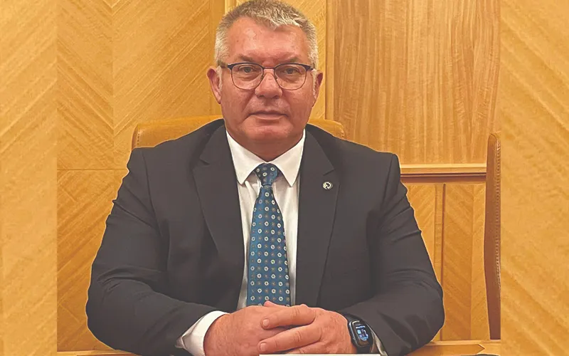 ALİ ÇOLAK İSTİFA ETTİ