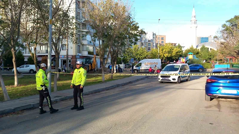 KAZI YAPAN KEPÇE DOĞALGAZ BORUSUNU PATLATTI