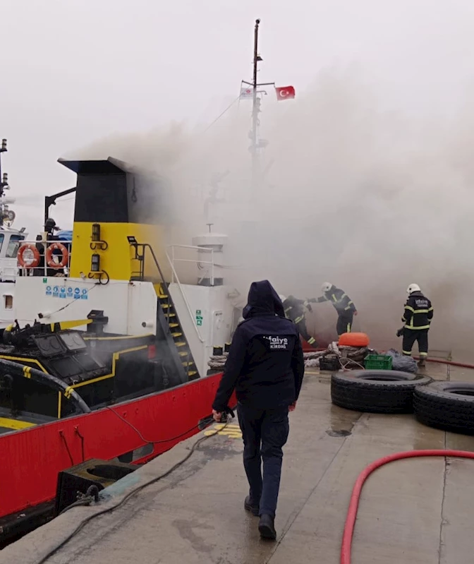 LİMANDAKİ YANGINDA 1 KİŞİ HAYATINI KAYBETTİ