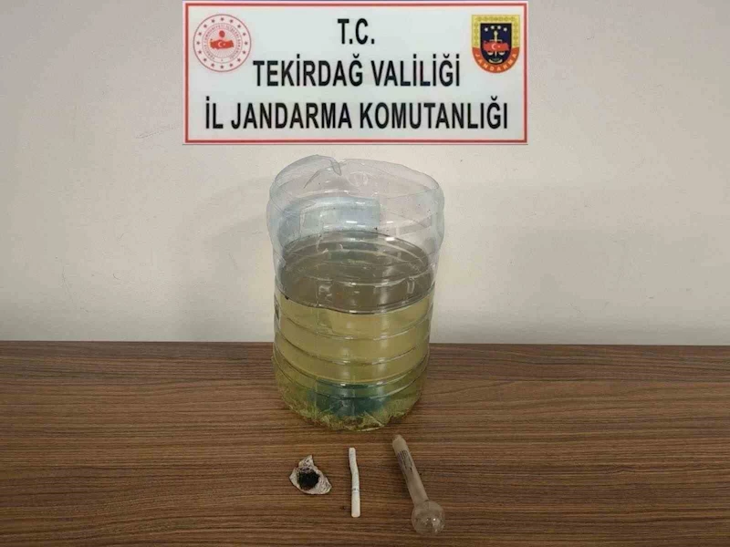 1 KİŞİ UYUŞTURUCU KULLANMA MALZEMELERİYLE YAKALANDI