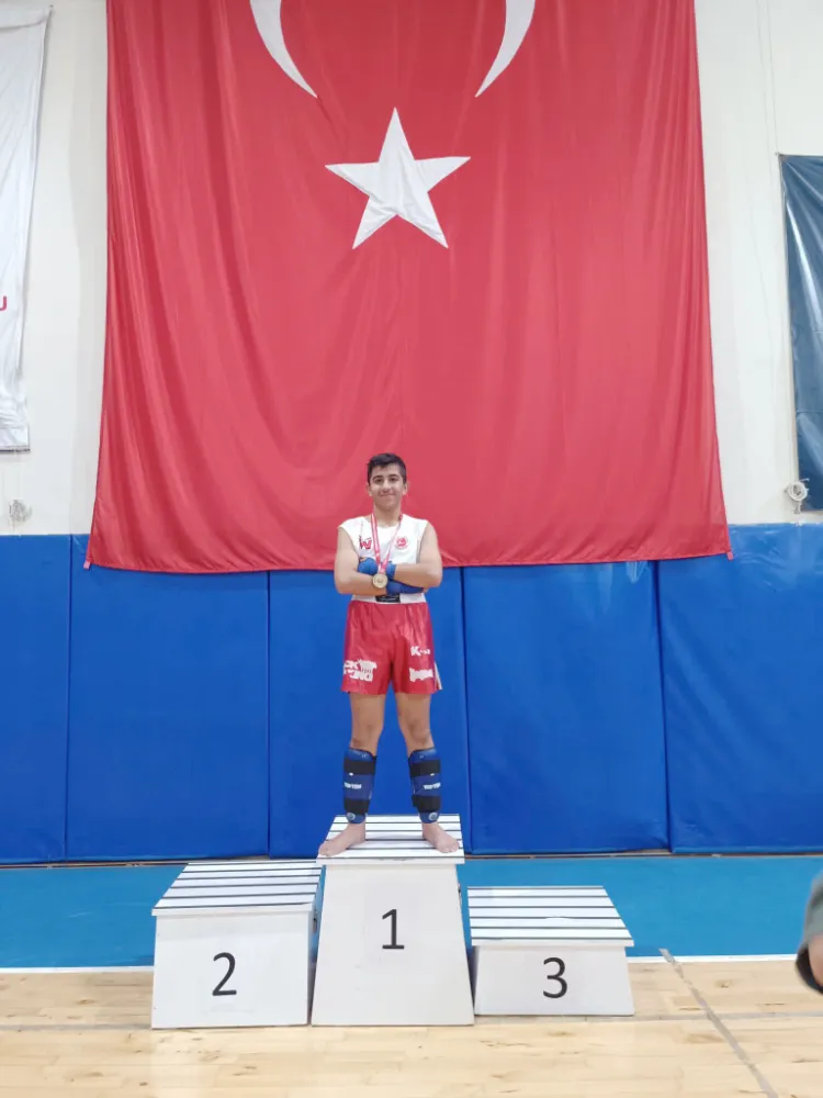 KAPAKLILI ÖĞRENCİ KICK BOKS’TA TEKİRDAĞ ŞAMPİYONU OLDU