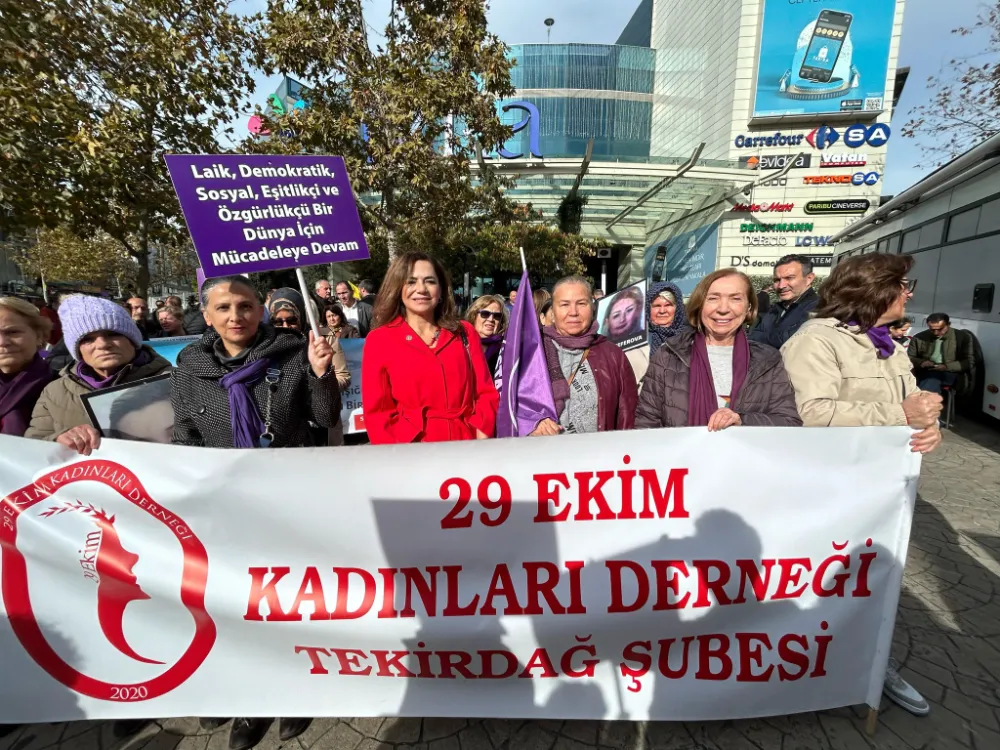 KADINLARLA BİRLİKTE YÜRÜDÜ