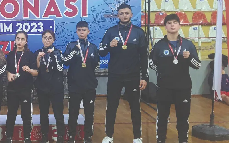 KAPAKLI’NIN BOKSÖR ÖĞRENCİLERİ MADALYALARLA DÖNDÜLER