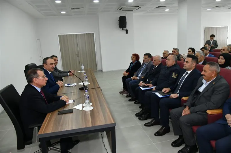 VALİ SOYTÜRK KAPAKLI’DA MUHTARLAR TOPLANTISI YAPTI