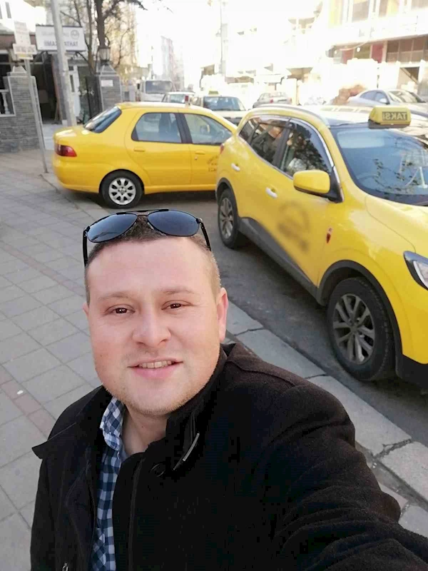 EŞİNİN YANINDA BIÇAKLANARAK ÖLDÜRÜLDÜ