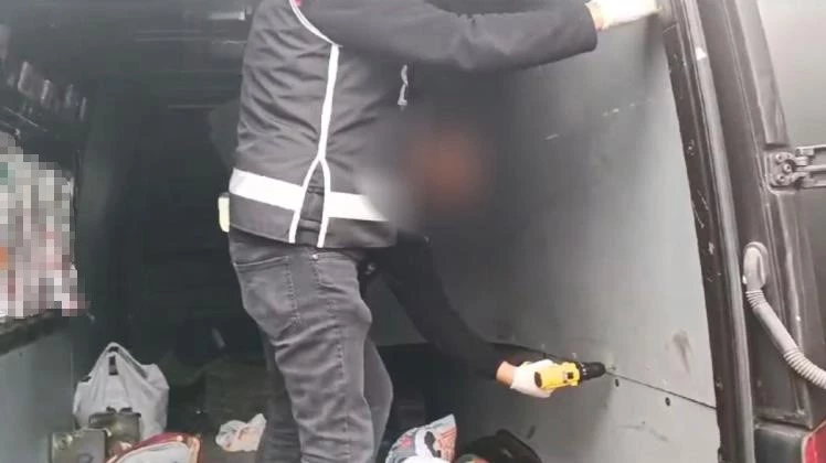 SİGARA KAÇAKÇILARI YENİ YÖNTEMLER DENİYOR: KONTRPLAKLI KAÇAKÇILIKTA FAYDA ETMEDİ