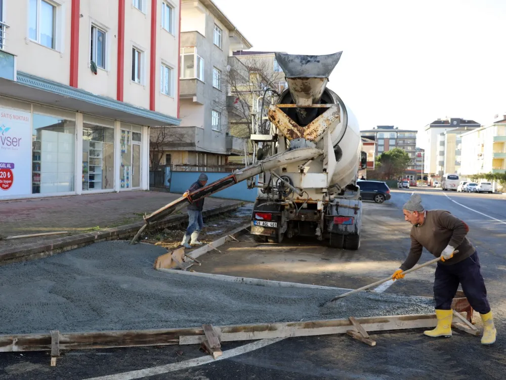  3 SOKAKTA 2 BİN METREKARE KALDIRIM YAPILIYOR