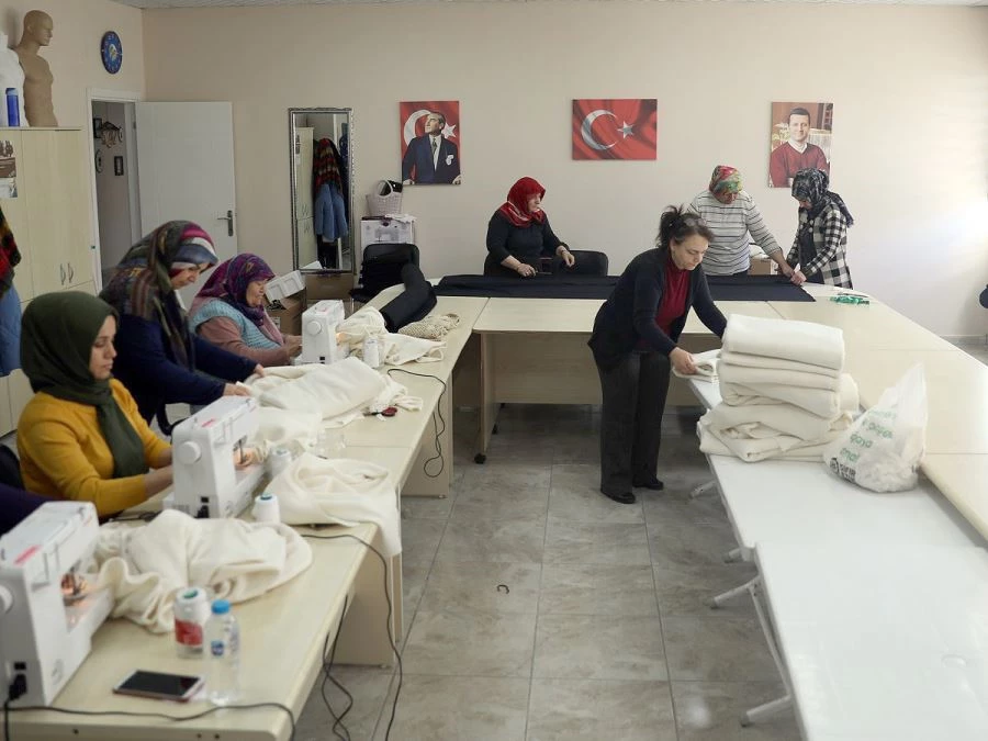 ÇERKEZKÖY MAHALLE EVLERİ, DEPREMZEDELER İÇİN SEFERBER OLDU