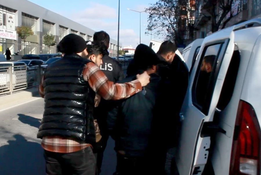 KIRKLARELİ’NDE POLİSİN DUR İHTARINA UYMAYAN ARAÇTAN KAÇAK GÖÇMEN ÇIKTI