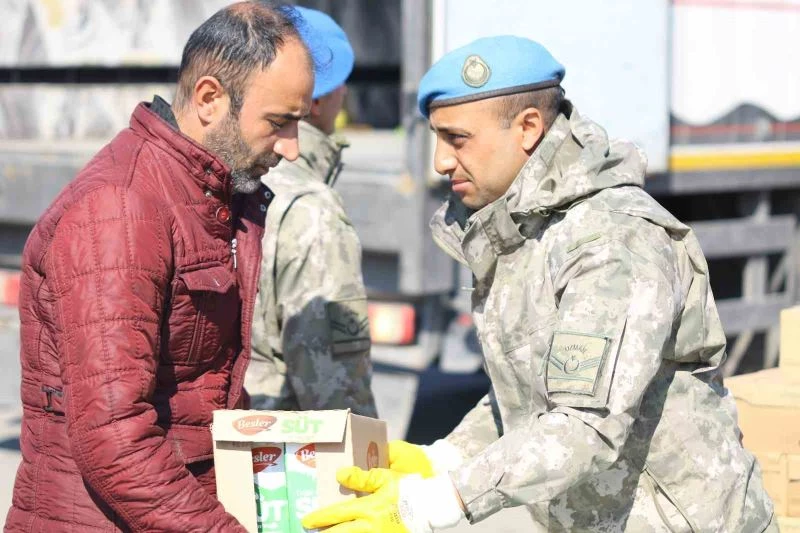 DEPREMİN YARALARINI KAHRAMAN MEHMETÇİK SARIYOR