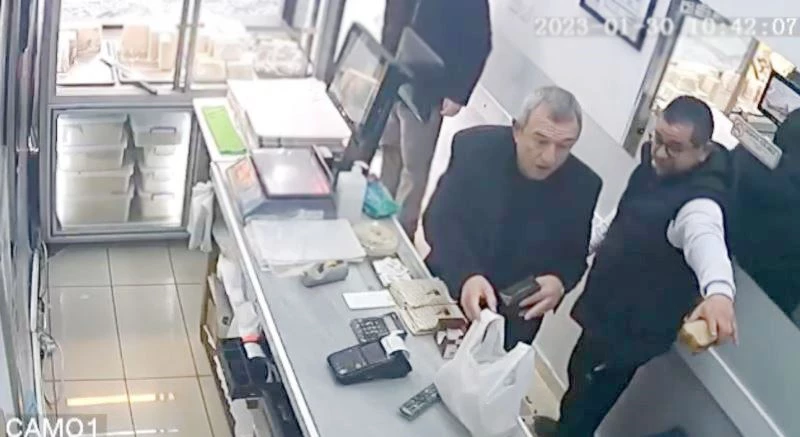 İŞ YERİNDE UNUTULAN 40 BİN LİRALIK ALTINI SAHİBİNE ULAŞTIRDI