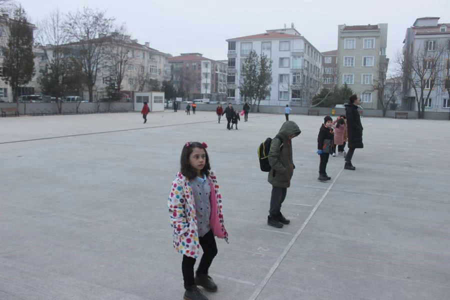 OKULLARDA 2. DÖNEM İÇİN DERS ZİLİ ÇALDI