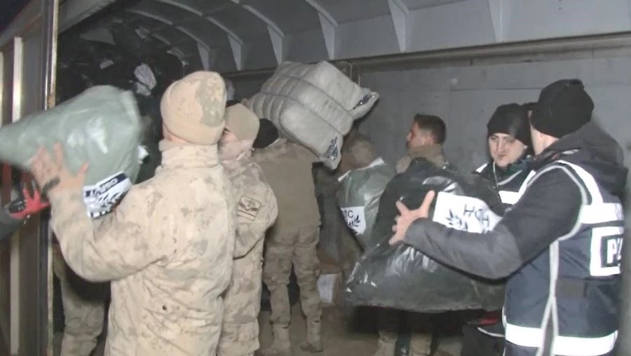 AVRUPA’DAN AKIN AKIN YARDIM TIRLARI GELİYOR, POLİS-ASKER EL ELE TASNİF YAPIYOR