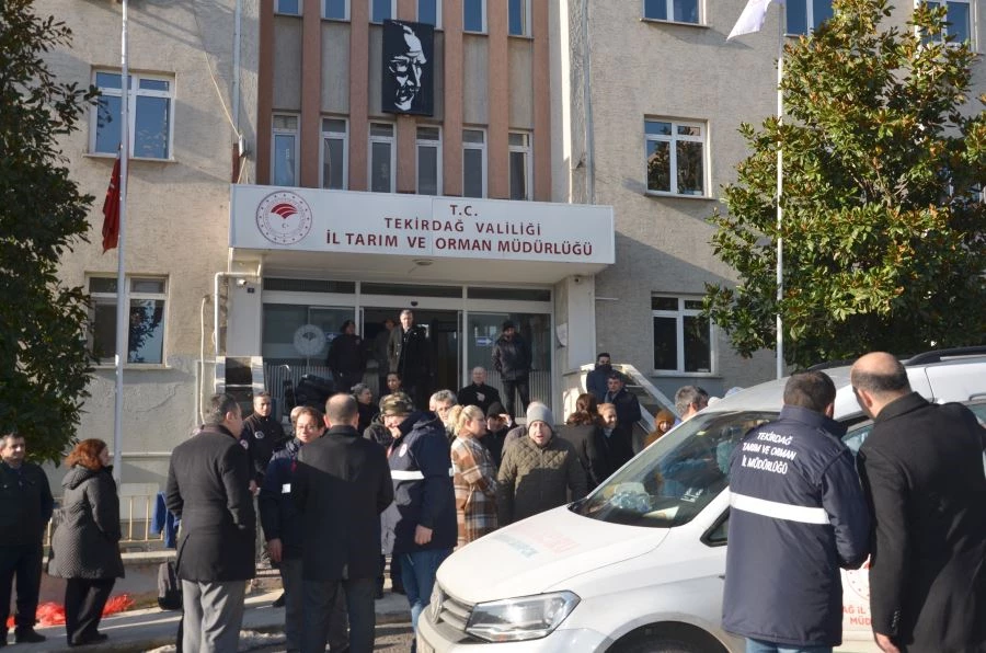 DEPREM BÖLGESİNE SAMAN VE YEM GÖNDERİLDİ