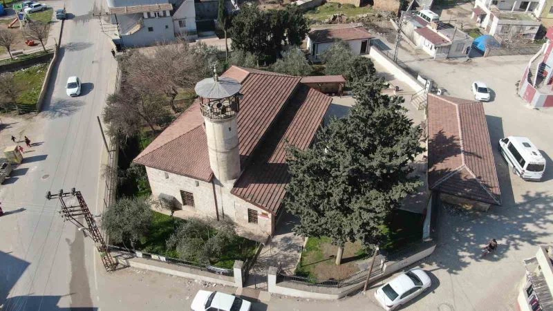 124 YILLIK TARİHİ CAMİ, DAYANIKLILIĞIYLA DEPREMLERE MEYDAN OKUYOR