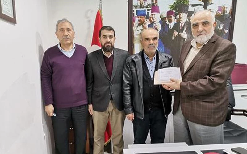 UMRE İÇİN BİRİKTİRDİKLERİ PARALARINI DEPREMZEDELERE BAĞIŞLADILAR