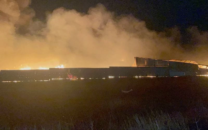 TEKİRDAĞ’DA PALET VE ÇİĞKÖFTE FABRİKASINDAKİ YANGIN KONTROL ALTINA ALINDI