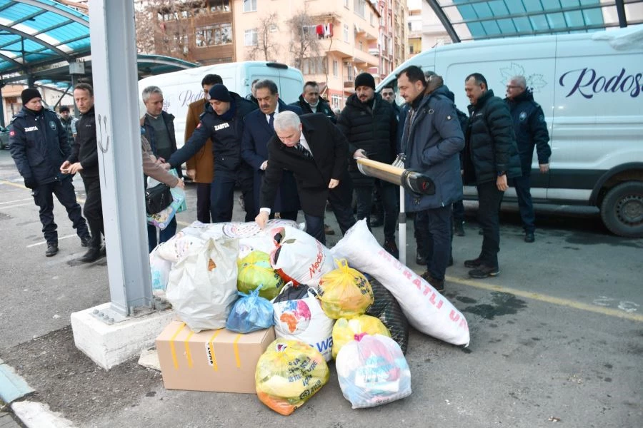 VALİ YILDIRIM İNSANİ YARDIM MALZEMESİ TOPLANAN NOKTALARI ZİYARET ETTİ