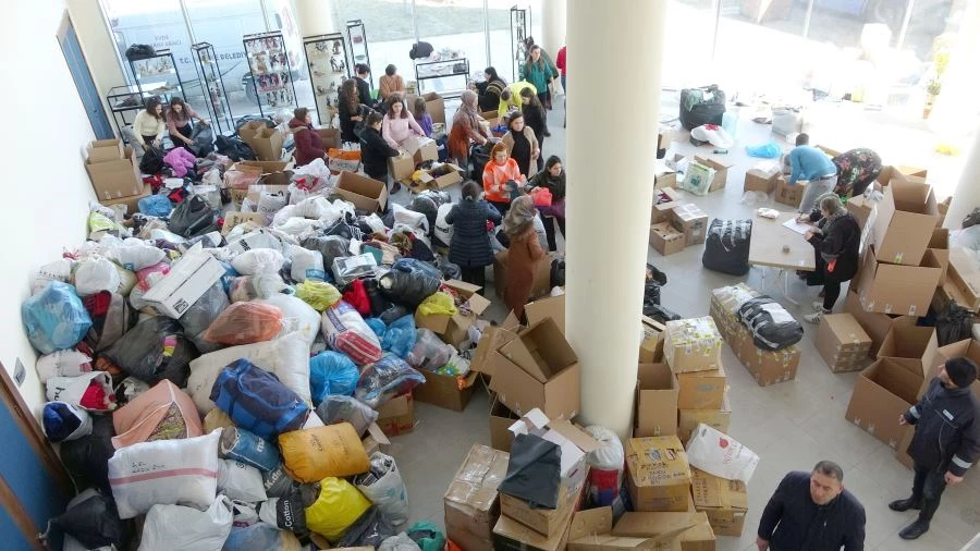 TEKİRDAĞ’DAN DEPREM BÖLGELERİNE 125 TIR YARDIM GÖNDERİLDİ