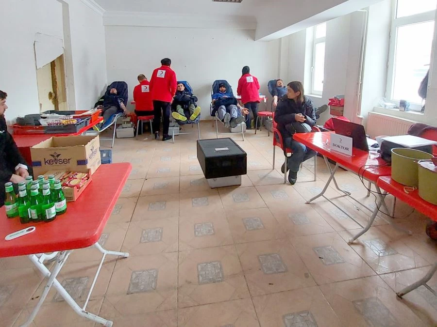 ÇERKEZKÖY’DEN DEPREM BÖLGESİNE 90 ÜNİTE KAN GÖNDERİLİYOR  