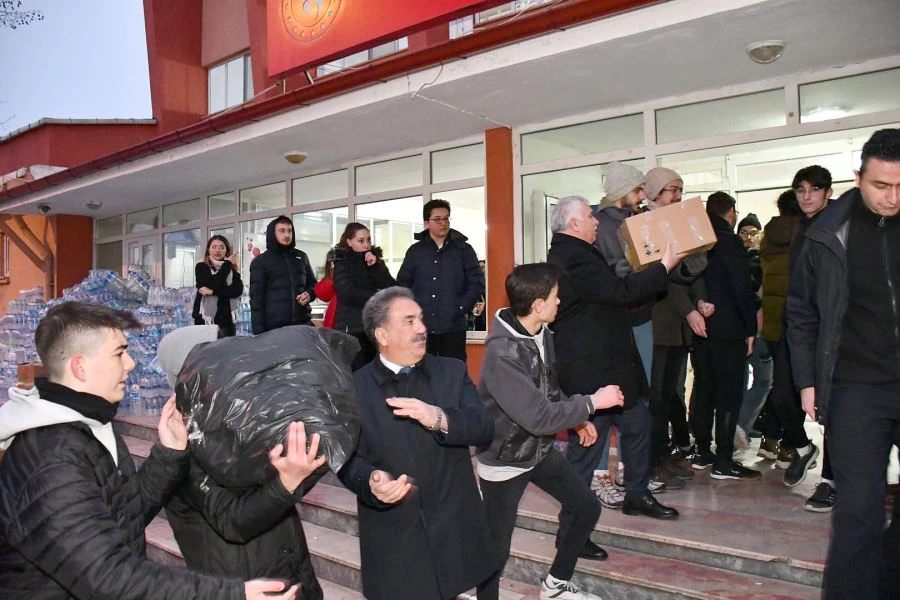 VALİ YILDIRIM İSMET İNÖNÜ KAPALI SPOR SALONU’NU ZİYARET EDEREK İNCELEMELERDE BULUNDU