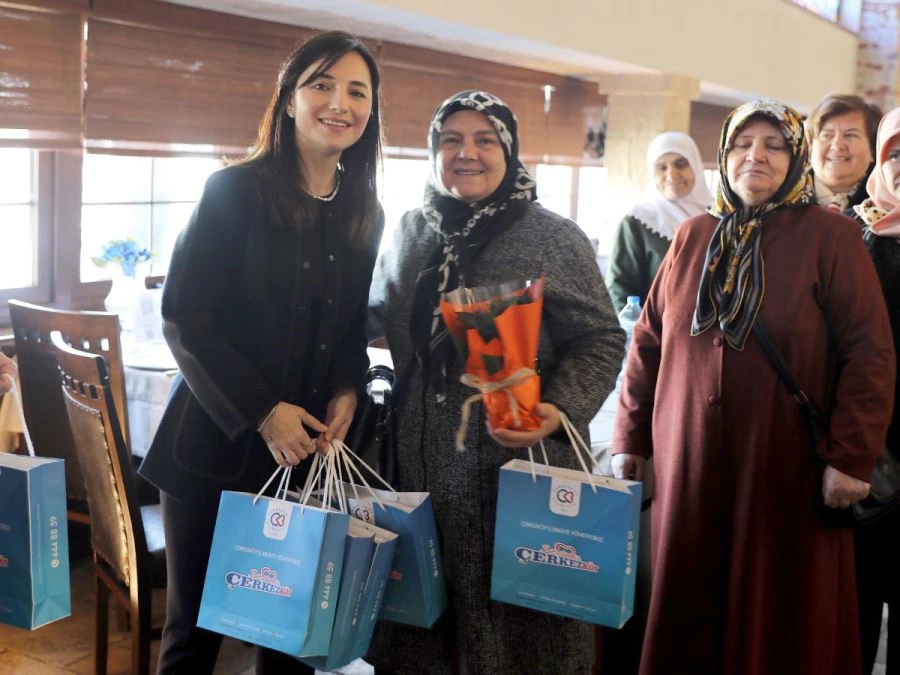 GÜLİZ AKAY, ŞEHİT VE GAZİ AİLELERİYLE BİR ARAYA GELDİ