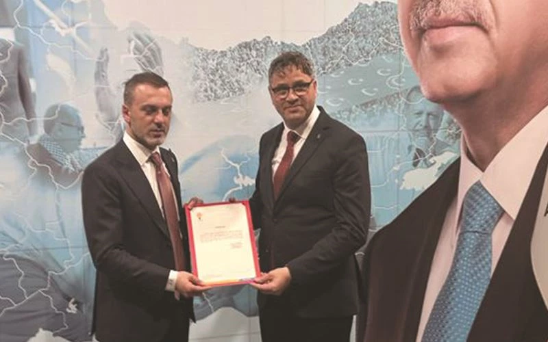 AK PARTİ İLÇE BAŞKANI SALİH AZBAY OLDU
