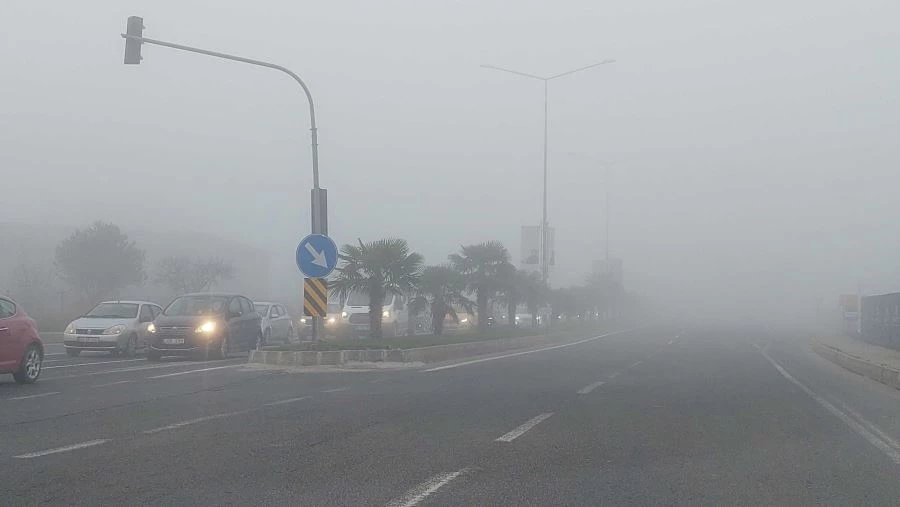 TEKİRDAĞ SİSLE KAPLANDI: GÖZ GÖZÜ GÖRMÜYOR