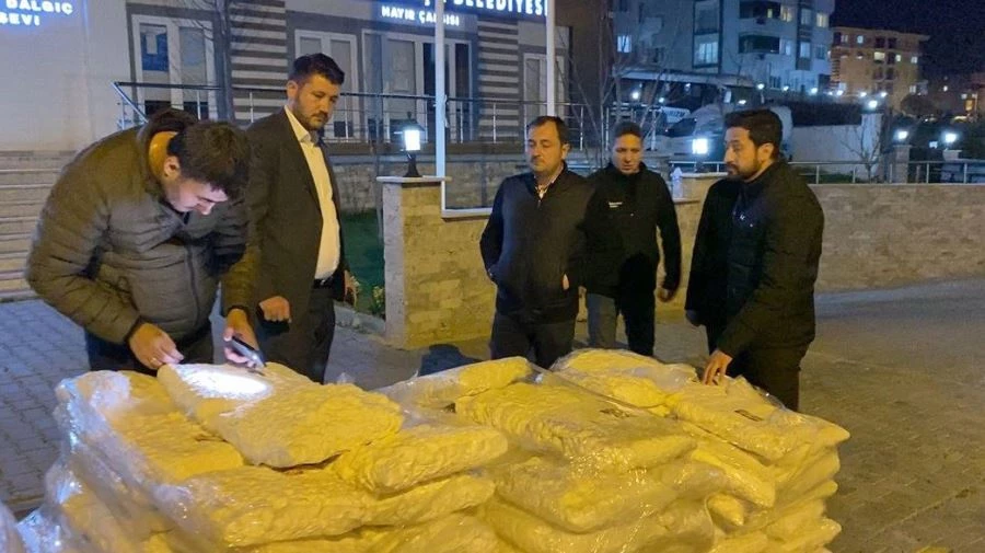 TEKİRDAĞ’DAN DEPREM BÖLGESİNE 1 TIR DOLUSU SAHUR VE İFTARLIK GÖNDERİLDİ