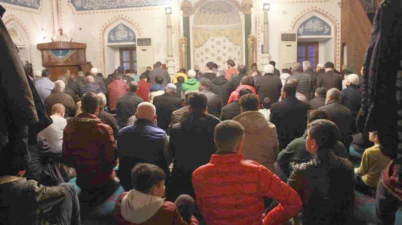 İLİK TERAVİH KILINDI