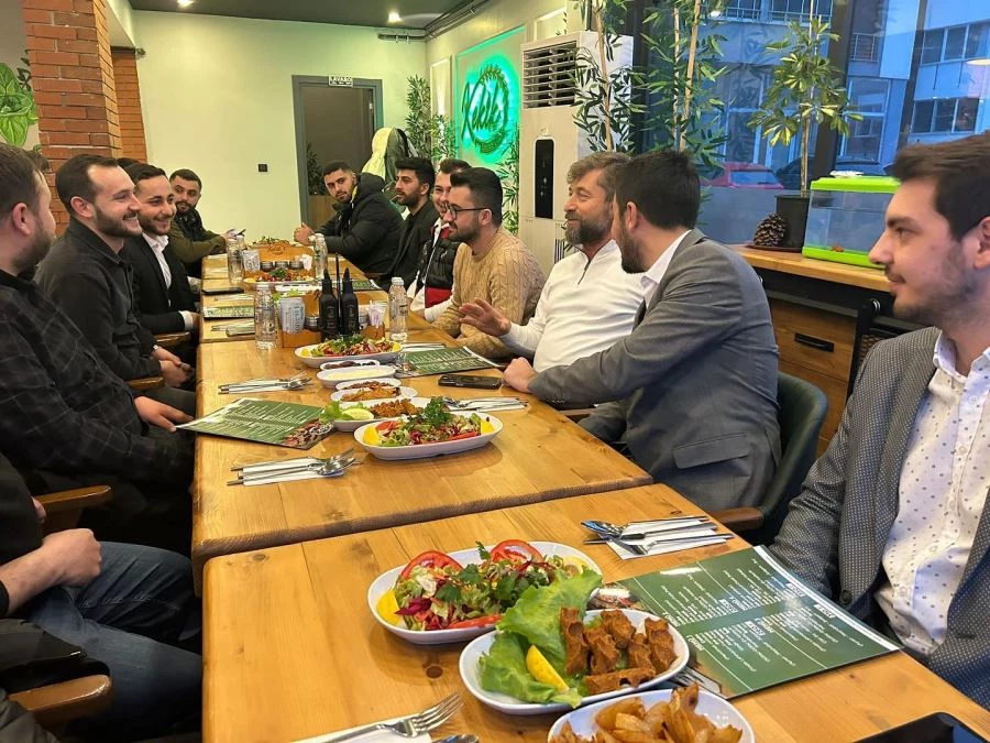 KOZUVA BU KEZ GENÇLERLE BULUŞTU