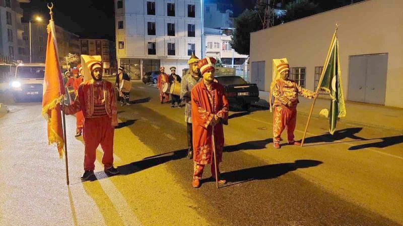 MEHTERAN TAKIMI SAHUR İÇİN SOKAĞA İNDİ