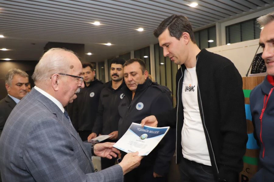 BAŞKAN ALBAYRAK DEPREM BÖLGESİNDE GÖREV YAPAN KAHRAMAN PERSONELLE İFTAR SOFRASINDA BULUŞTU