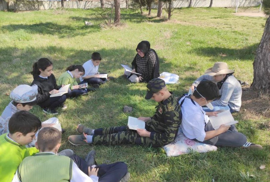 KİTAP KAHRAMANLARINA DÖNÜŞTÜLER