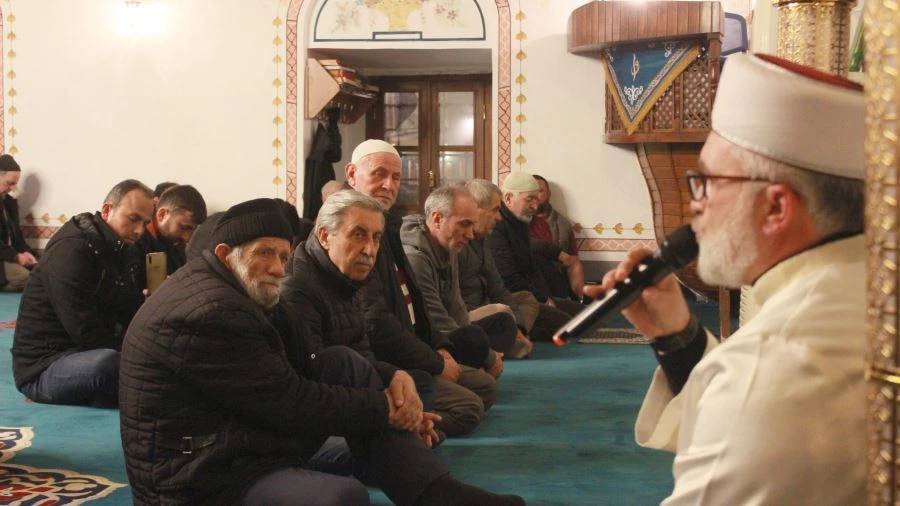 BERAT KANDİLİ DUALARLA İHYA EDİLDİ