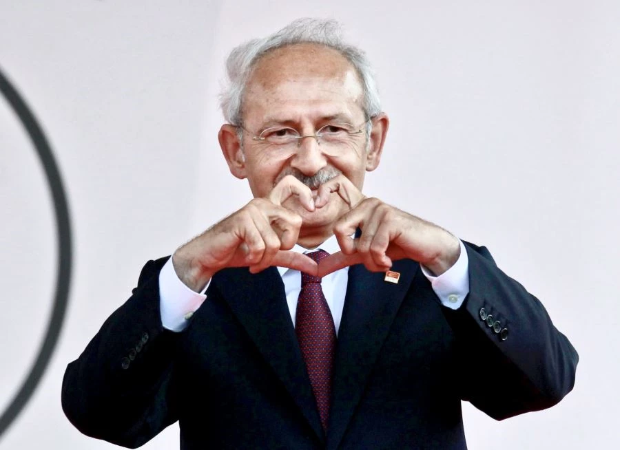 BAŞKAN ERKİŞ’TEN CUMHURİYET HALK PARTİSİ’NE HEDİYE MARŞ