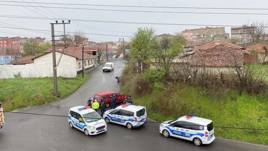 ÇALDIĞI OTOMOBİLLE POLİSTEN KAÇARKEN KAZA YAPTI
