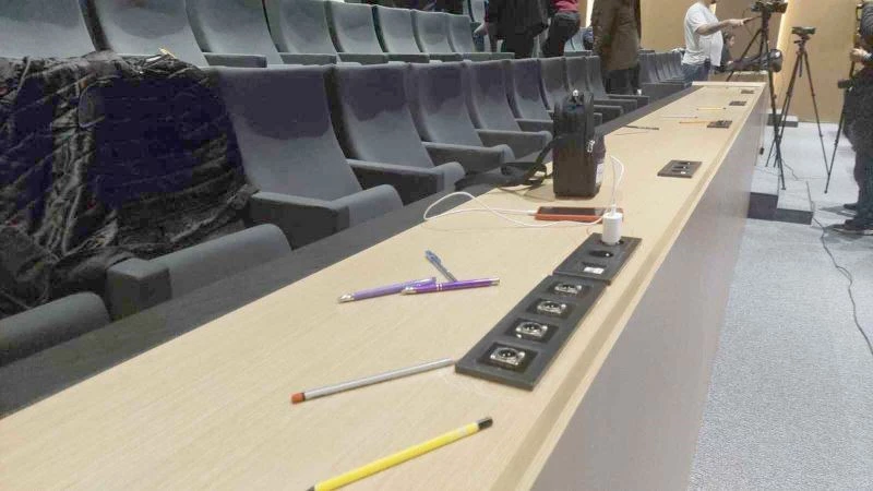 ABONELİĞİ KESİLEN GAZETECİLERDEN TEKİRDAĞ BÜYÜKŞEHİR MECLİSİ’NDE KALEMLİ EYLEM