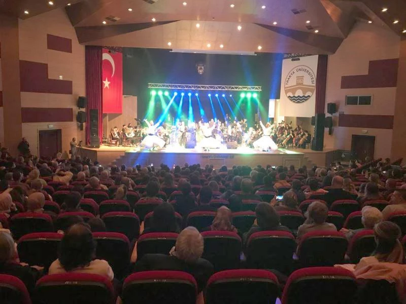 SENFONİ VE İLAHİLER KONSERİ DÜZENLENDİ