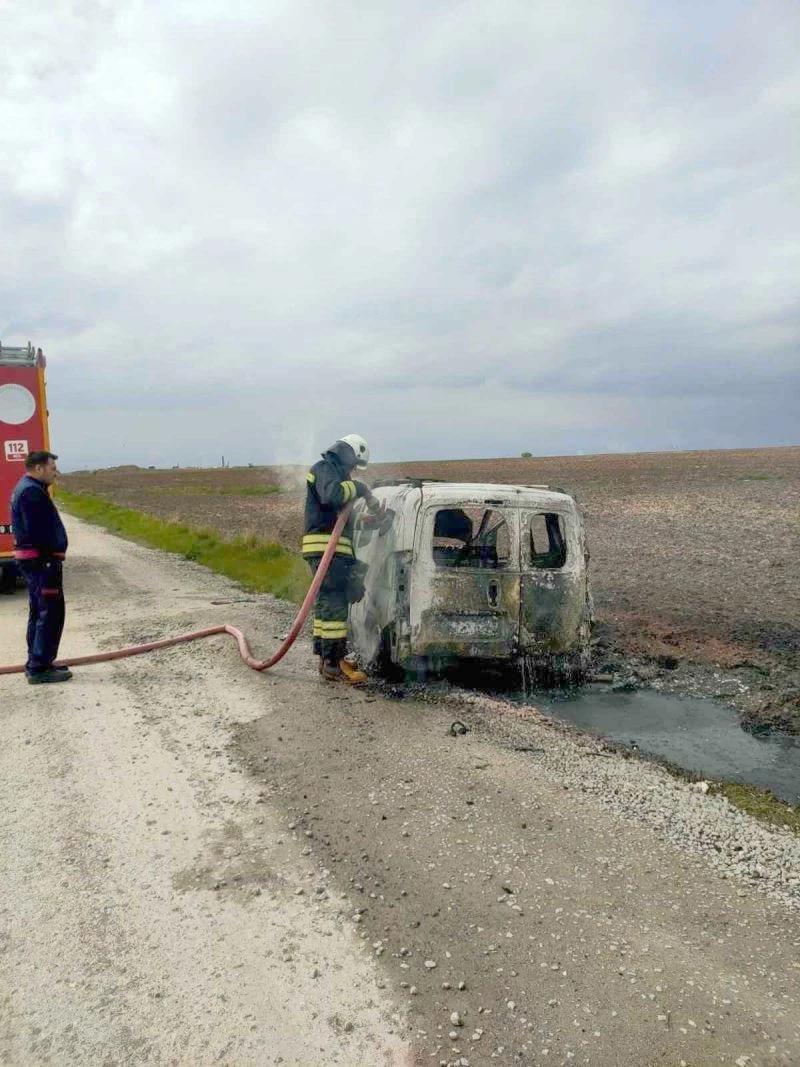 SEYİR HALİNDEKİ ARAÇ YANDI