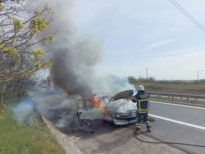 ÇORLU GİŞELER MEVKİİNDE OTOMOBİL KÜLE DÖNDÜ