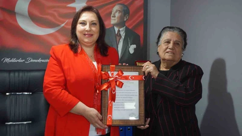 EDİRNE’NİN İLK VE TEK KADIN MUHTARINA ŞİİRLE TEŞEKKÜR