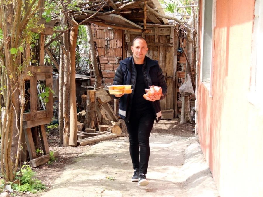 ÇERKEZKÖY’DE SICAK YEMEK DAĞITIMI 