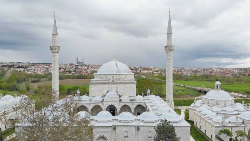 EDİRNE’DE SULTAN 2. BAYEZİD KÜLLİYESİ ZİYARETÇİLERİN İLGİSİNİ ÇEKİYOR